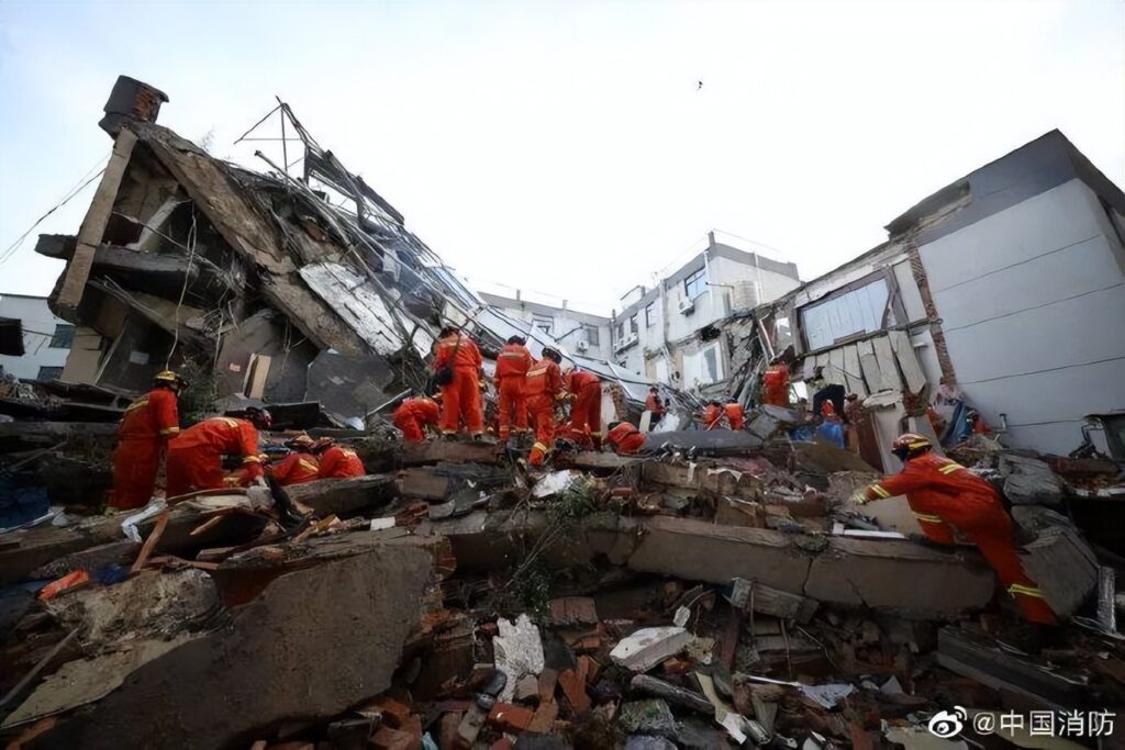 苏州酒店坍塌致17死 25人被问责