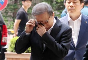 韩国暂停对前总统李明博拘禁3个月