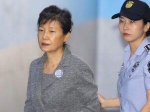 韩国暂停对前总统李明博拘禁3个月