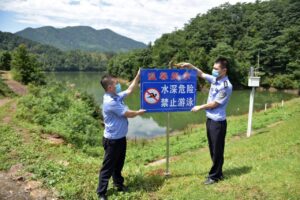 【新余日报】防溺水警示牌为安全“站岗”