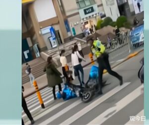 深圳交警通报外卖员被车撞后遭碾压